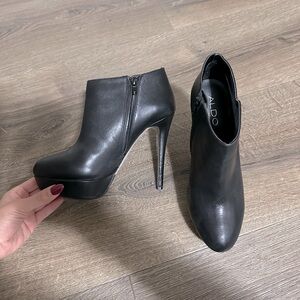 Black heeled boots